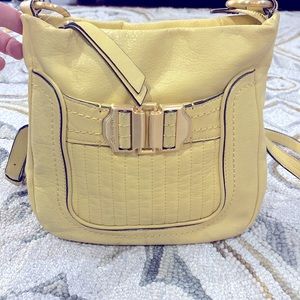 💕 B. Makowsky light yellow medium leather crossbody bag 💕
